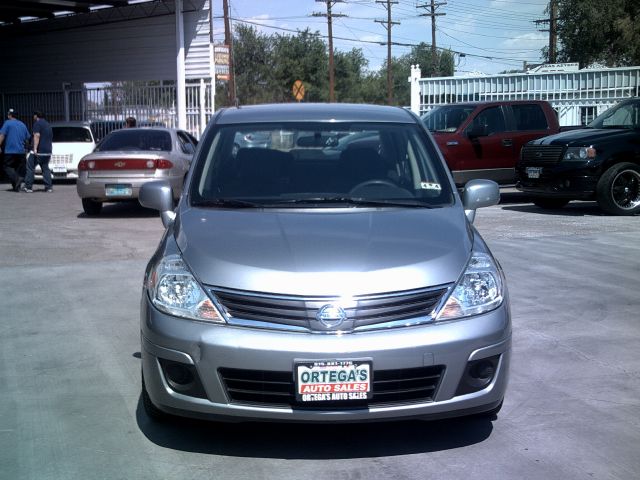 Nissan Versa 2011 photo 4