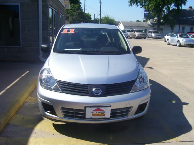 Nissan Versa 2011 photo 3