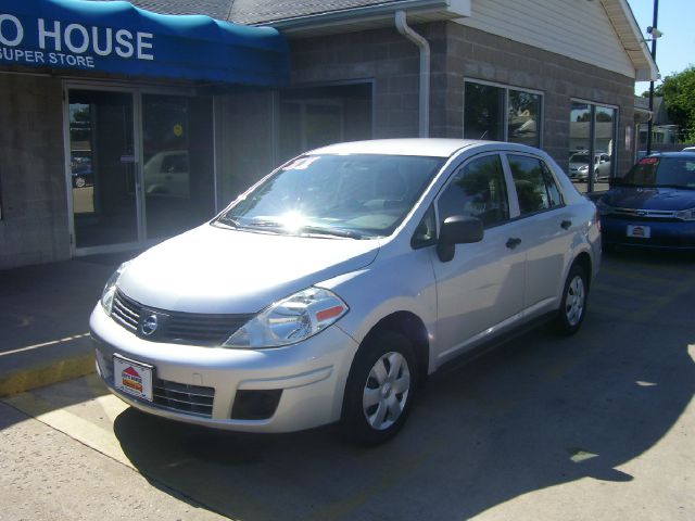 Nissan Versa 2011 photo 4