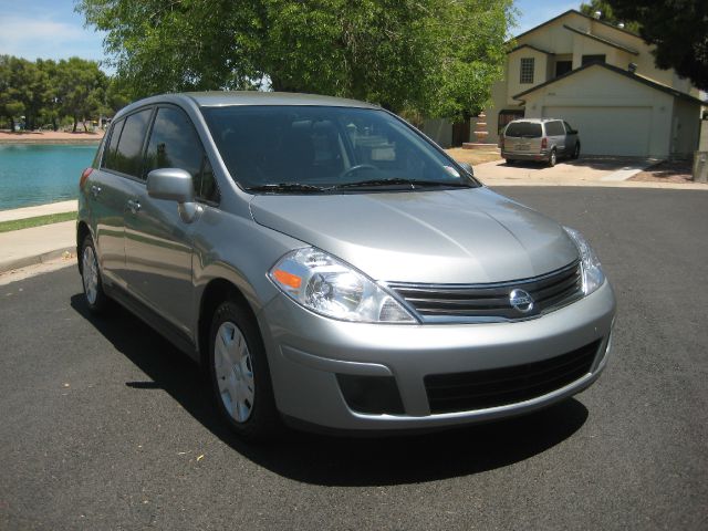 Nissan Versa 2011 photo 1