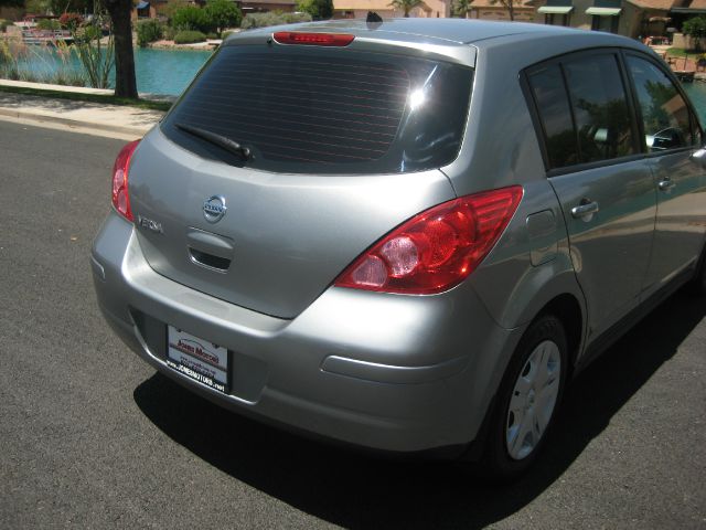 Nissan Versa 2011 photo 11