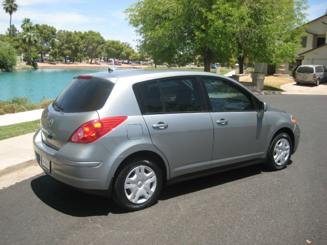 Nissan Versa 2011 photo 12