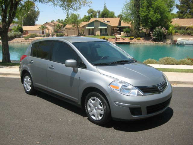 Nissan Versa 2011 photo 4