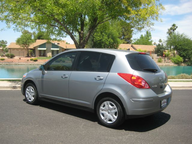 Nissan Versa 2011 photo 5