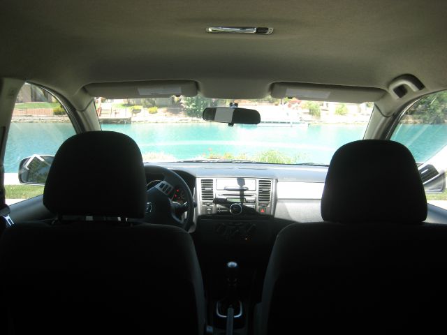 Nissan Versa 2011 photo 8