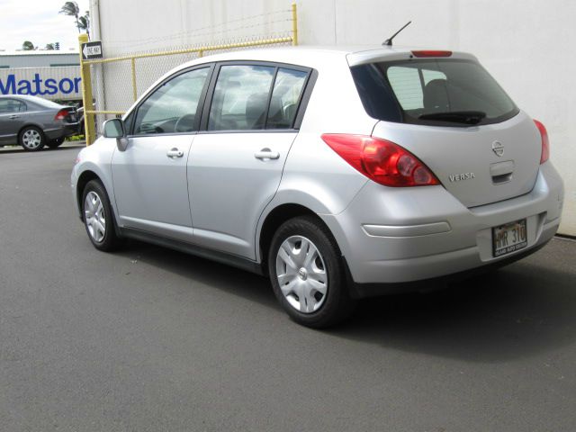 Nissan Versa 2011 photo 1