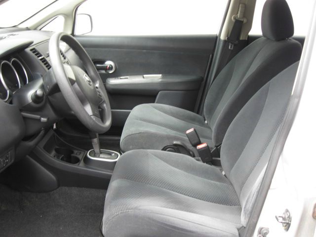 Nissan Versa 2011 photo 3