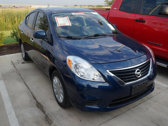 Nissan Versa 2012 photo 2