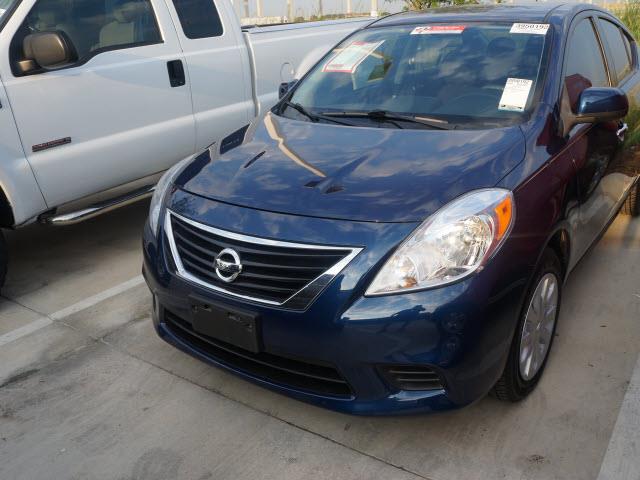 Nissan Versa 2012 photo 3