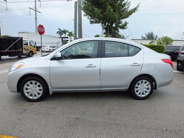 Nissan Versa 2012 photo 1