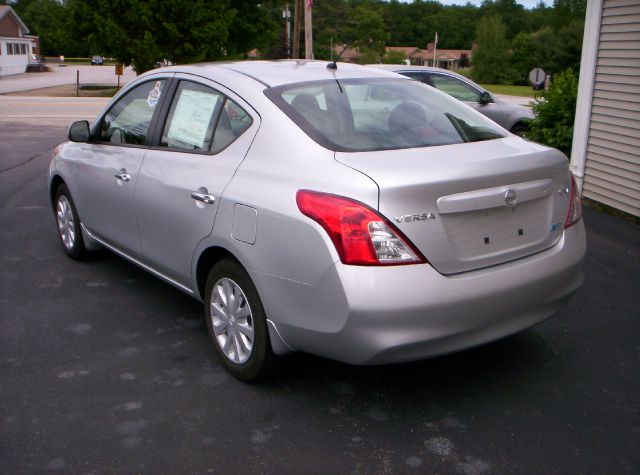 Nissan Versa 2012 photo 4