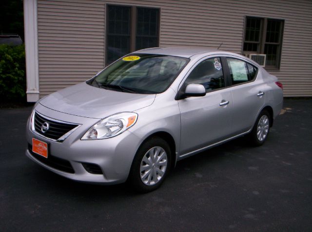 Nissan Versa 2012 photo 5