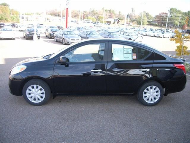 Nissan Versa 2012 photo 1