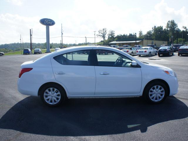 Nissan Versa 2012 photo 1