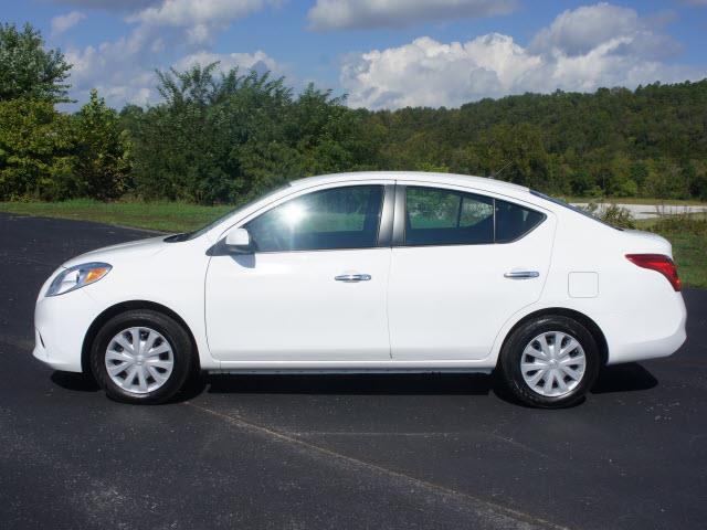 Nissan Versa 2012 photo 4