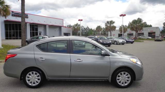 Nissan Versa 2012 photo 1