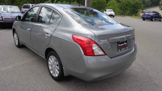 Nissan Versa 2012 photo 10