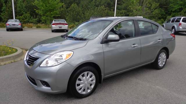 Nissan Versa 2012 photo 11