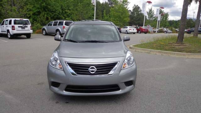 Nissan Versa 2012 photo 12