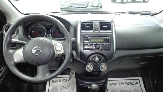 Nissan Versa 2012 photo 2