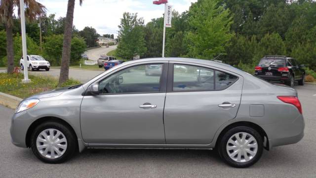 Nissan Versa 2012 photo 3