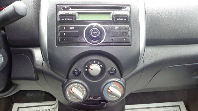 Nissan Versa 2012 photo 4