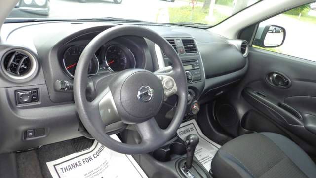 Nissan Versa 2012 photo 6