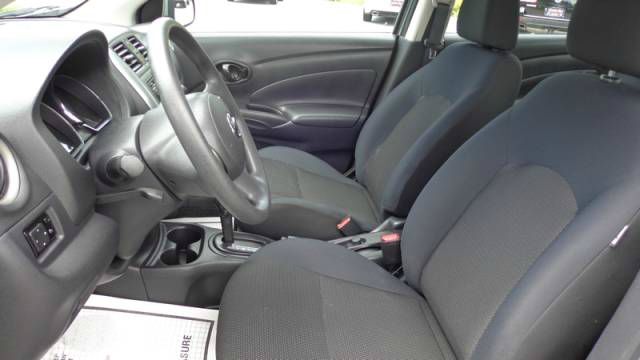 Nissan Versa 2012 photo 8