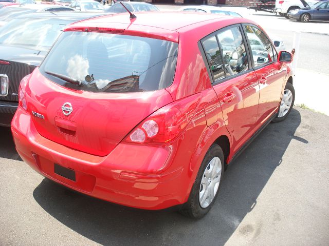 Nissan Versa 2012 photo 2