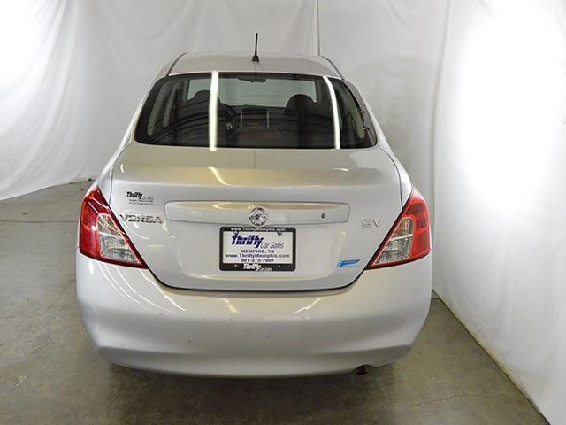 Nissan Versa 4dr Sdn LE Auto (SE) Sedan Sedan