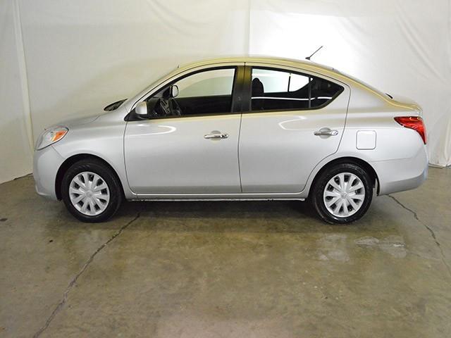 Nissan Versa 2012 photo 3