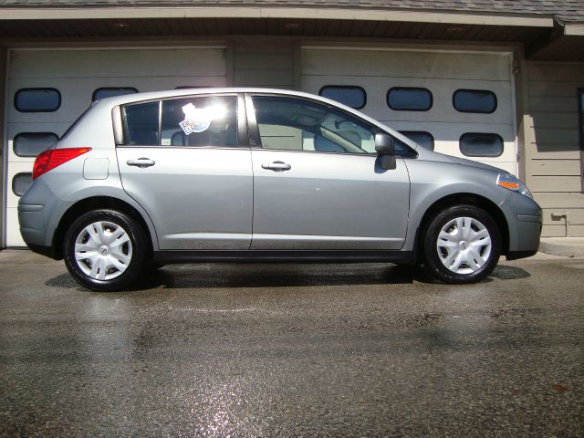 Nissan Versa 2012 photo 3