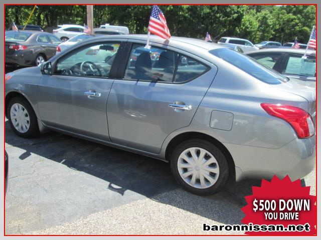 Nissan Versa 2012 photo 1