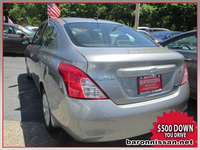 Nissan Versa 2012 photo 2