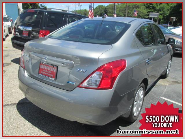 Nissan Versa 2012 photo 3