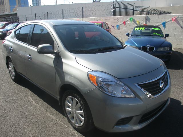 Nissan Versa 2012 photo 2