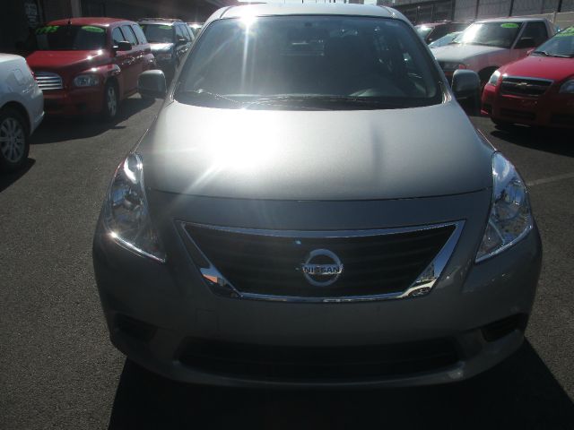 Nissan Versa 2012 photo 3