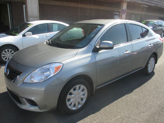 Nissan Versa 2012 photo 4