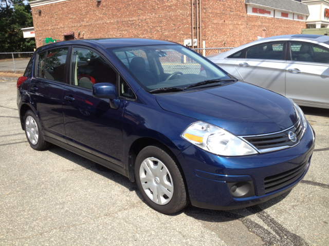 Nissan Versa 2012 photo 2