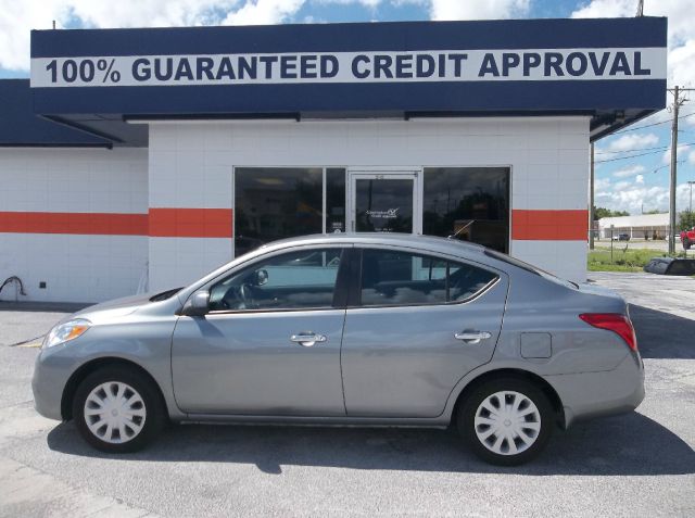 Nissan Versa LT 5 1/4 Ft Sedan