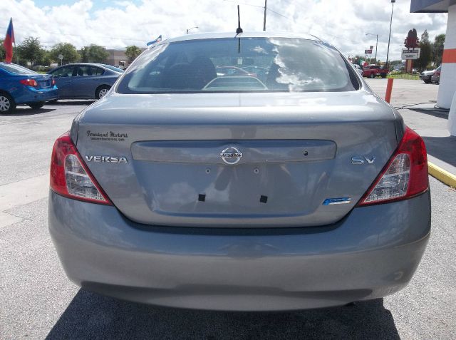 Nissan Versa 2012 photo 2