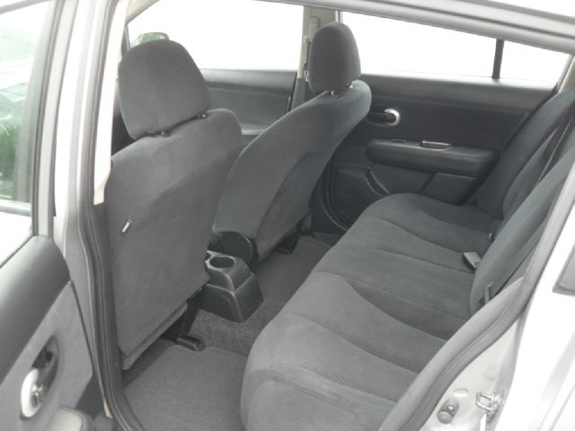 Nissan Versa 2012 photo 7