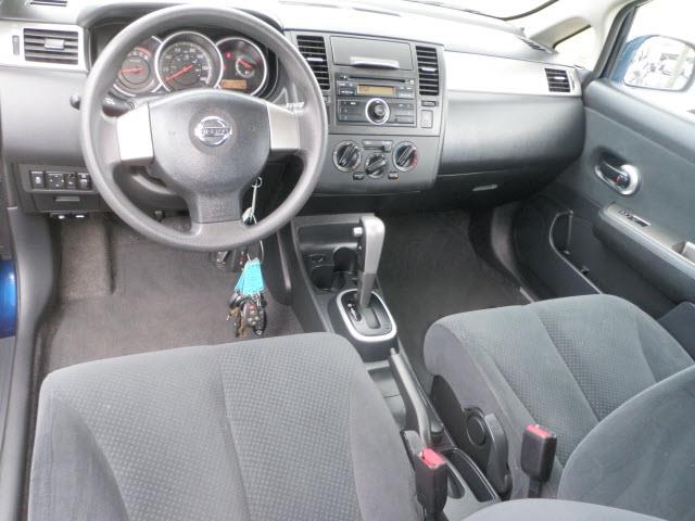 Nissan Versa 2012 photo 10