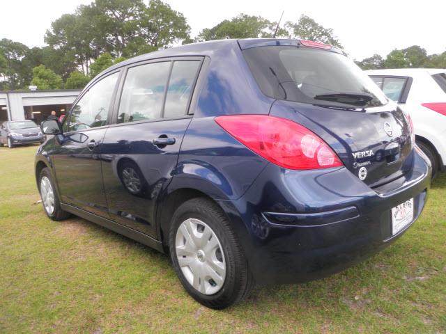 Nissan Versa 2012 photo 2