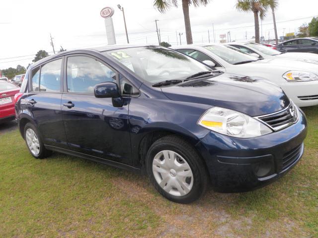 Nissan Versa 2012 photo 3