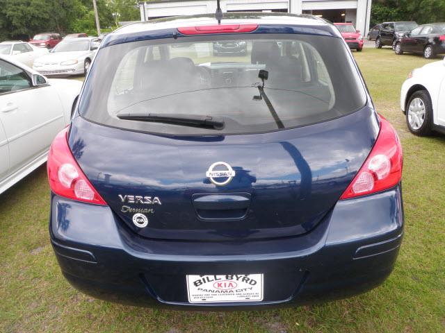 Nissan Versa 2012 photo 6