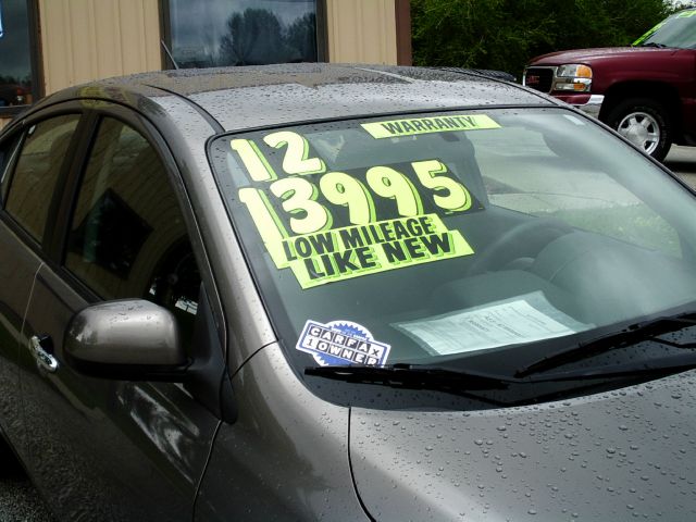 Nissan Versa Track Edition 3.8 Sedan