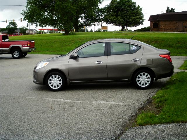 Nissan Versa 2012 photo 8