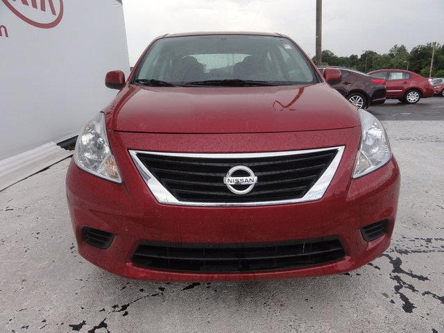 Nissan Versa 2012 photo 2