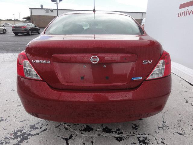 Nissan Versa 2012 photo 4